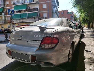 Gris / plata Usado 2001 Hyundai Coupé Coupe | 2700 €