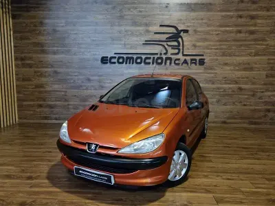 Usado Peugeot 206 75 CV (55 kW) 2001 Naranja Berlina