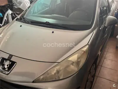 Usado Peugeot 207 70 CV (51 kW) 2008 Gris / plata Berlina