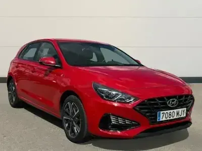 Usado Hyundai i30 110 HP (80 kW) 2023 Vermelho Sedan