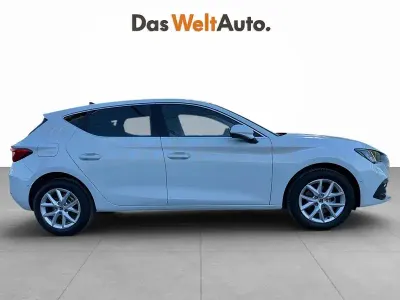 Usado Seat Leon Style 150 CV (110 kW) 2024 Blanco Berlina