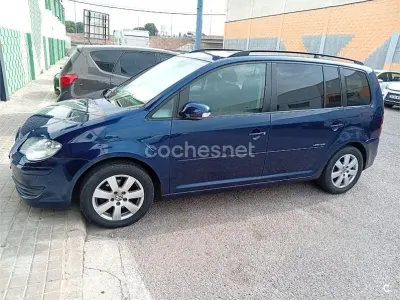 Usado VW Touran 105 CV (77 kW) 2008 Azul Monovolumen