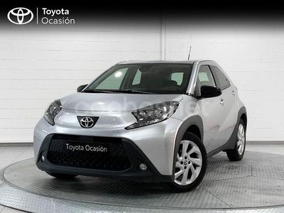 Usado Toyota Aygo X Play 72 CV (52 kW) 2023 Gris / plata SUV