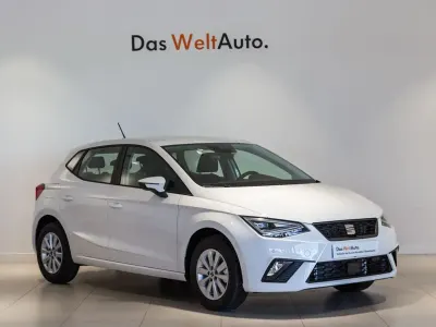 Usado Seat Ibiza Style 110 CV (80 kW) 2022 Color blanco Berlina