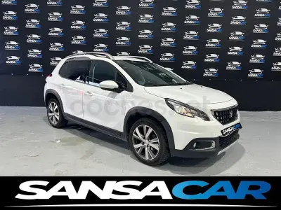 Usado Peugeot 2008 Allure 100 CV (73 kW) 2019 Blanco SUV