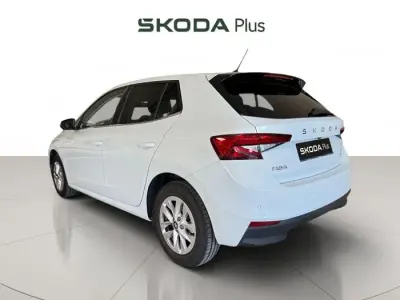 Usado Skoda Fabia Selection 95 CV (69 kW) 2025 Blanco Utilitario