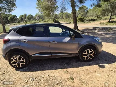 Usado Renault Captur Zen 90 CV (66 kW) 2017 Gris / plateado SUV