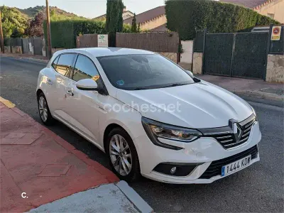 Usado Renault Mégane Zen 130 CV (95 kW) 2017 Blanco Berlina