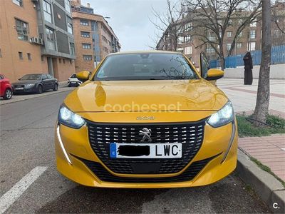 Usado Peugeot 208 Style 100 CV (73 kW) 2022 Amarillo Utilitario