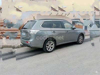 Usado Mitsubishi Outlander P-HEV 203 CV (149 kW) 2015 Gris / plata SUV