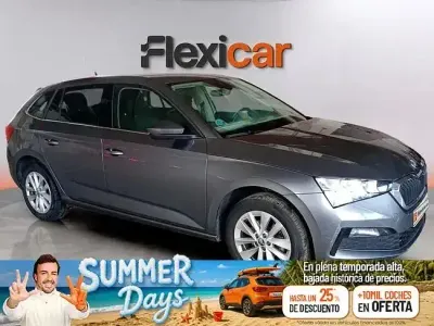 Usado Skoda Scala Selection 115 CV (84 kW) 2024 Gris Utilitario