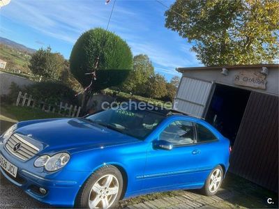 Usado Mercedes C200 122 CV (89 kW) 2004 Azul Berlina