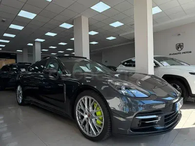 Usado Porsche Panamera 4 Executive 462 CV (339 kW) 2019 Gris / plata Berlina