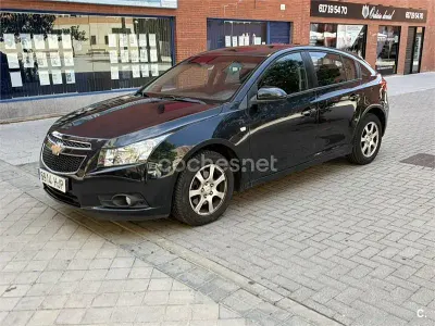 Usado Chevrolet Cruze LT 163 CV (119 kW) 2012 Negro Berlina