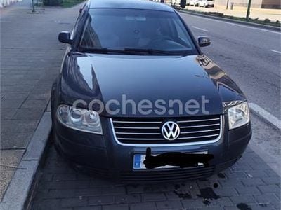 Usado VW Passat Comfortline 130 CV (95 kW) 2003 Gris / plata Berlina