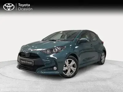 Begagnad Toyota Yaris Hybrid Active 116 HK (85 kW) 2025 Grön Sedan