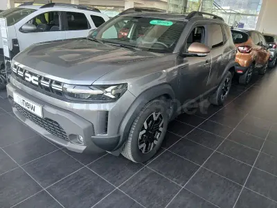 Usado Dacia Duster Extreme 100 CV (73 kW) 2025 Gris / plata SUV