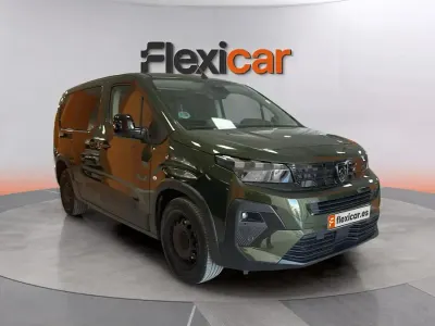 Usado Peugeot Rifter Allure 131 CV (96 kW) 2024 Verde Monovolumen