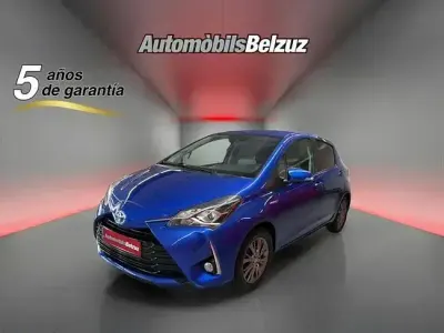 Usado Toyota Yaris Hybrid Active 100 CV (73 kW) 2019 Azul Utilitario
