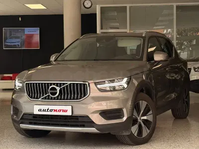 Usado Volvo XC40 Inscription 211 CV (155 kW) 2022 Gris / plata SUV
