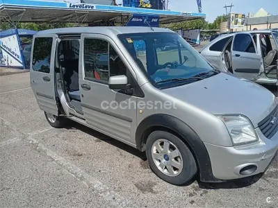 Usado Ford Tourneo Titanium 115 CV (84 kW) 2014 Gris / plata Monovolumen
