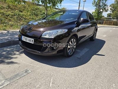 Usado Renault Mégane Dynamique 110 CV (80 kW) 2012 Granate Berlina