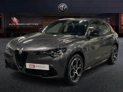 Usado Alfa Romeo Stelvio Veloce 211 CV (155 kW) 2023 Gris / plata SUV