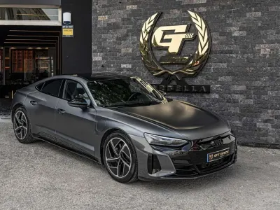 Usado Audi e-tron GT quattro Premium 350 kW (476 CV) 2021 Gris Berlina