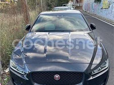 Usado Jaguar XE R-Sport 180 CV (132 kW) 2018 Negro Berlina