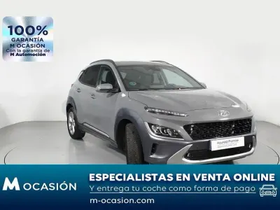 Usado Hyundai Kona 120 CV (88 kW) 2022 Gris / plata SUV