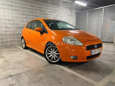 Usado Fiat Grande Punto Sport 130 CV (95 kW) 2006 Naranja Utilitario