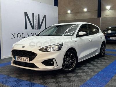Używany Ford Focus ST-Line 120 KM (88 kW) 2022 Biały Sedan/Limuzyna