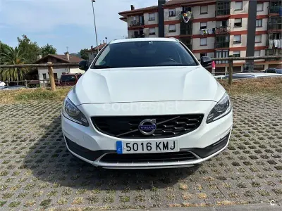 Usado Volvo V60 CC 150 CV (110 kW) 2018 Blanco Familiar