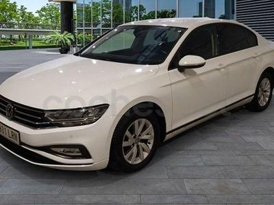 Usado VW Passat Business 150 CV (110 kW) 2021 Blanco Berlina