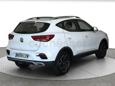 Usado MG ZS Luxury 111 CV (81 kW) 2022 Blanco SUV