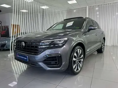 Usado VW Touareg R-line 286 CV (210 kW) 2022 Gris SUV