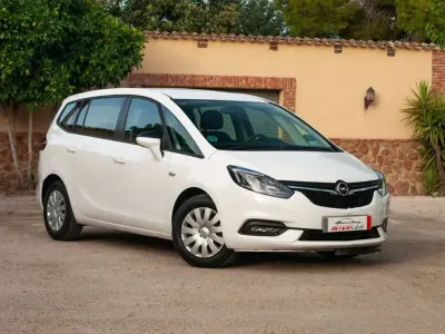 Usado Opel Zafira Tourer Selective 140 CV (102 kW) 2017 Blanco Monovolumen