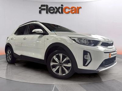 Usado Kia Stonic 101 CV (74 kW) 2022 Blanco SUV