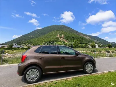 Usado VW Polo Advance 90 CV (66 kW) 2015 Marrón Berlina