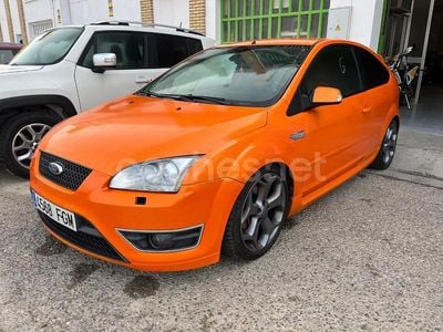 Usado Ford Focus ST 225 CV (165 kW) 2006 Naranja Berlina