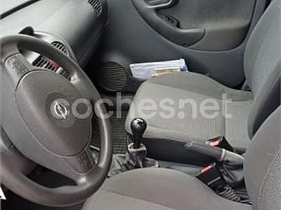 Azul Usado 2004 Opel Corsa Essentia Berlina | 2300 €