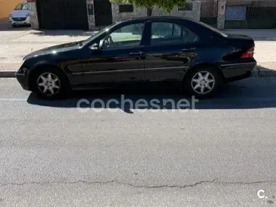 Usado Mercedes C220 Elegance 125 CV (91 kW) 2004 Negro Berlina