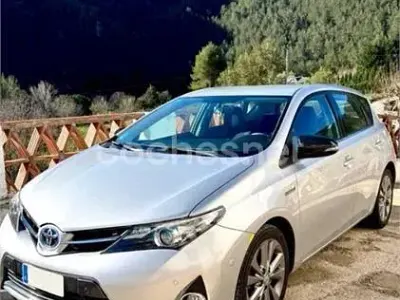 Käytetty Toyota Auris Hybrid Advance 136 HP (100 kW) 2013 Harmaa Sedan