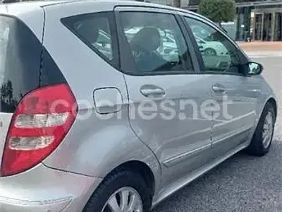 Usado Mercedes A180 Urban 109 CV (80 kW) 2012 Gris / plata Utilitario
