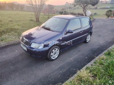 Usado VW Polo Trendline 75 CV (55 kW) 2000 Azul Berlina