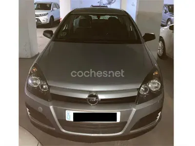 Usado Opel Astra Essentia 90 CV (66 kW) 2004 Gris / plata Berlina