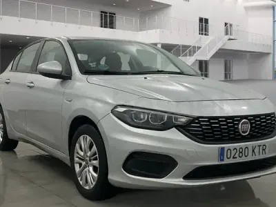 Usado Fiat Tipo Street 95 CV (69 kW) 2019 Gris / plata Berlina