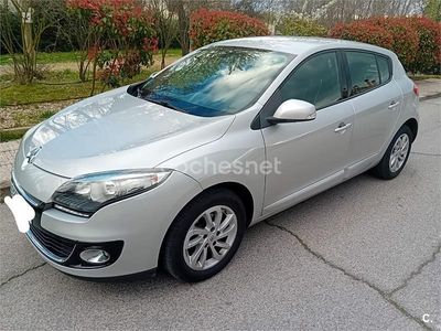 Usado Renault Mégane Dynamique 115 CV (84 kW) 2012 Gris / plata Berlina
