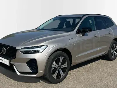 Usado Volvo XC60 Plus 350 CV (257 kW) 2025 Amarillo SUV