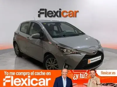 Usado Toyota Yaris Active 69 CV (50 kW) 2020 Gris Berlina